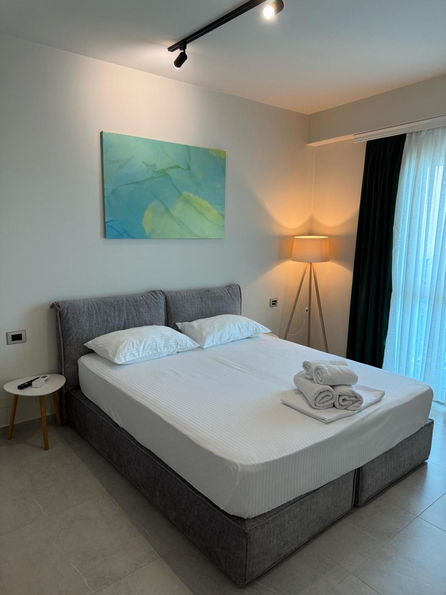 Stay-Five Rooms & Apartments Shkoder Exterior photo
